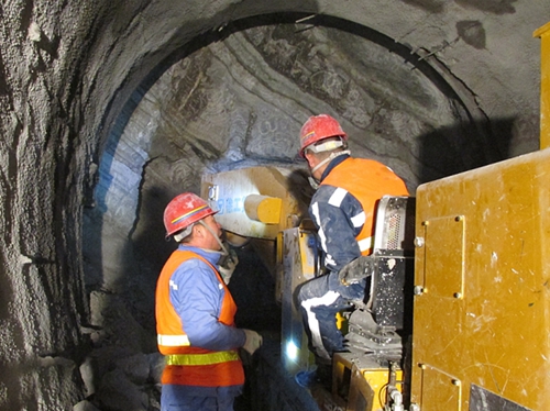 十餘台(tai)徐工掘進(jìn)機貴陽地(dì)鐵展風采(cai)