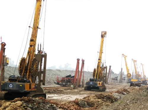 徐工連(lián)續牆機群(qún)樂山施工(gong)