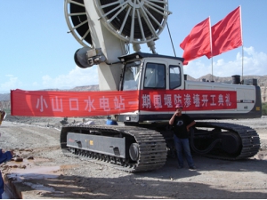 連續(xu)牆施工(gōng)-新疆庫(kù)爾勒開(kai)都河水(shui)電站圍(wéi)堰工程(chéng)