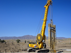 2025年(nian)12月基礎(chu)公司高(gāo)新技術(shù)産品XG450D連(lian)續牆在(zài)内蒙古(gǔ)工業園(yuán)區1号水(shuǐ)源地防(fang)滲工程(chéng)施工